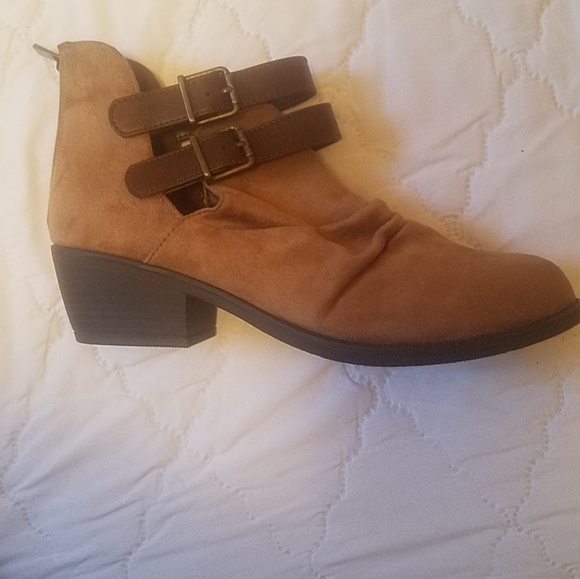 Soda Shoes - Womens Camel Colored Suede boots